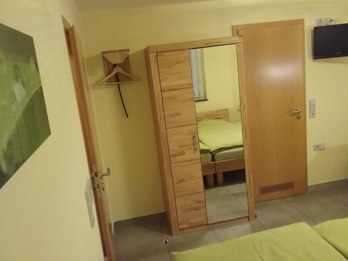Gaestezimmer , Pension Wauri Waldenbuch Exterior foto