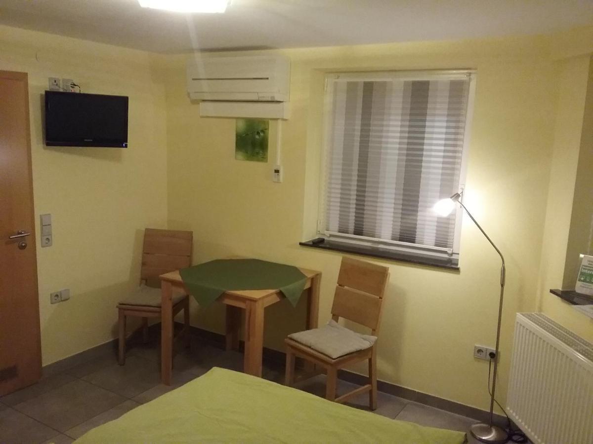 Gaestezimmer , Pension Wauri Waldenbuch Exterior foto